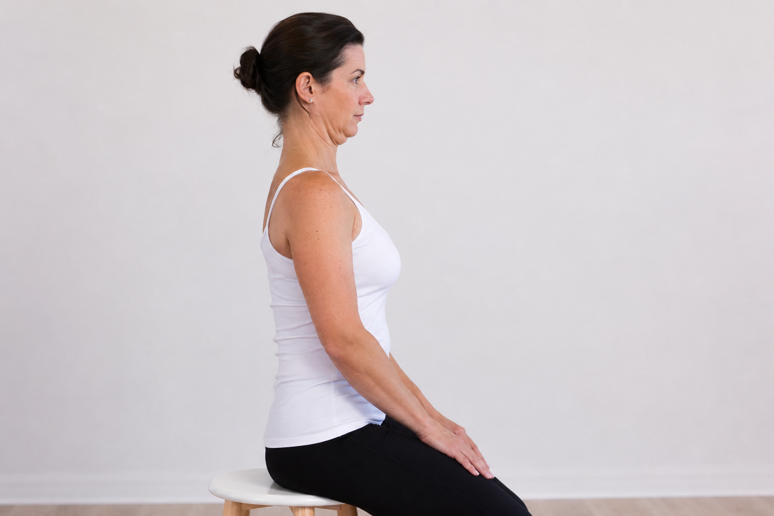 Exercice de rétropulsion cervicale pour corriger la posture de stress et réduire les tensions